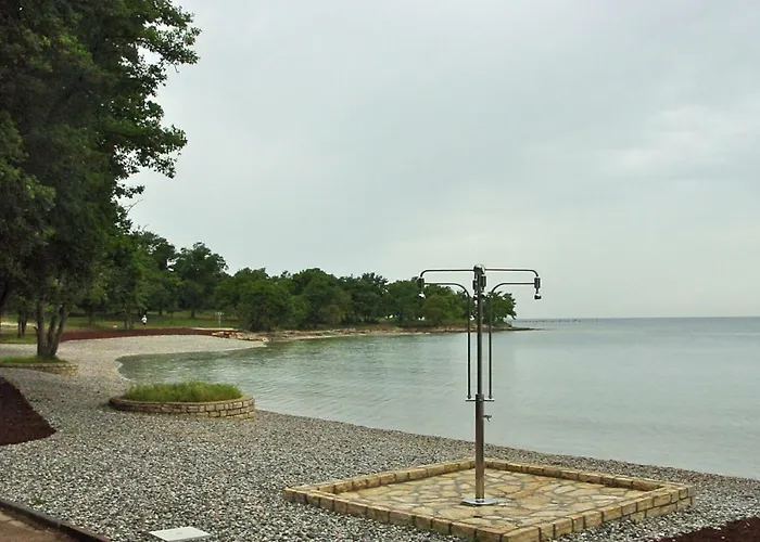 아파트 Dubravka Iii *