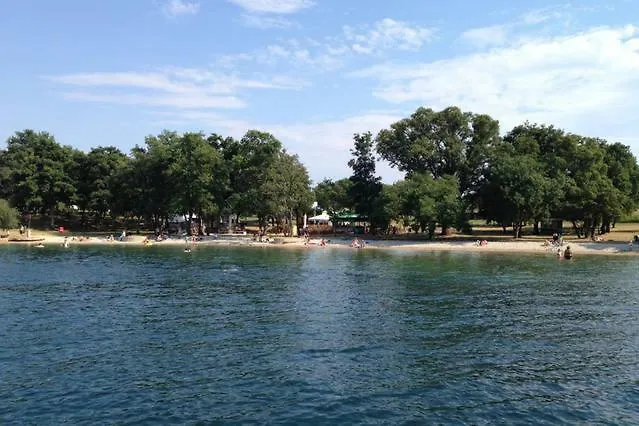 아파트 Dubravka Iii *